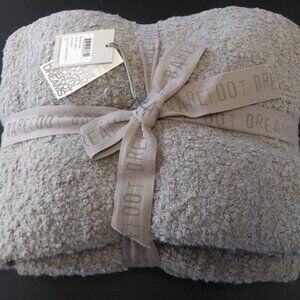 Bearfoot Dreams throw blanket